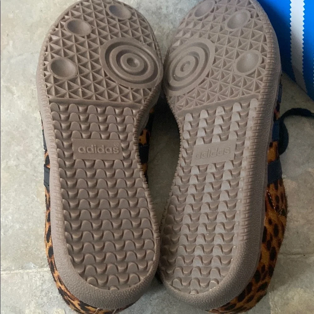 Adidas women’s Leopard Print Sneakers - Picture 4 of 4